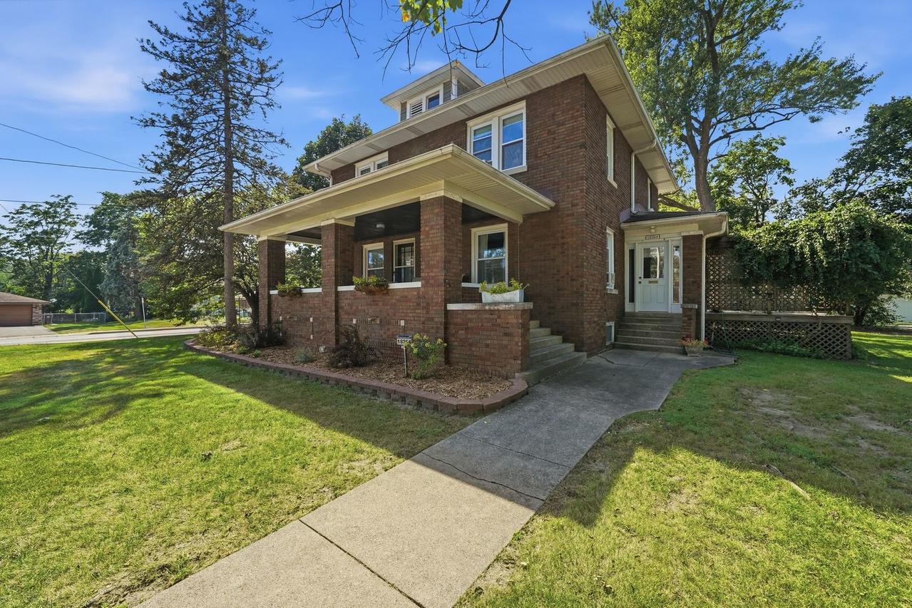 18264 Riegel Rd., Homewood, IL 60430