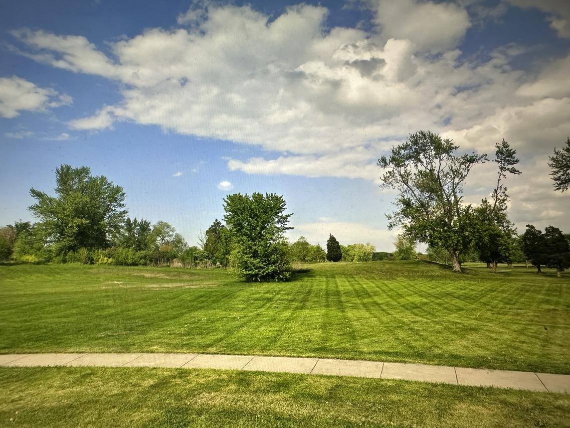 221 Fairway Dr., Beecher, IL 60401