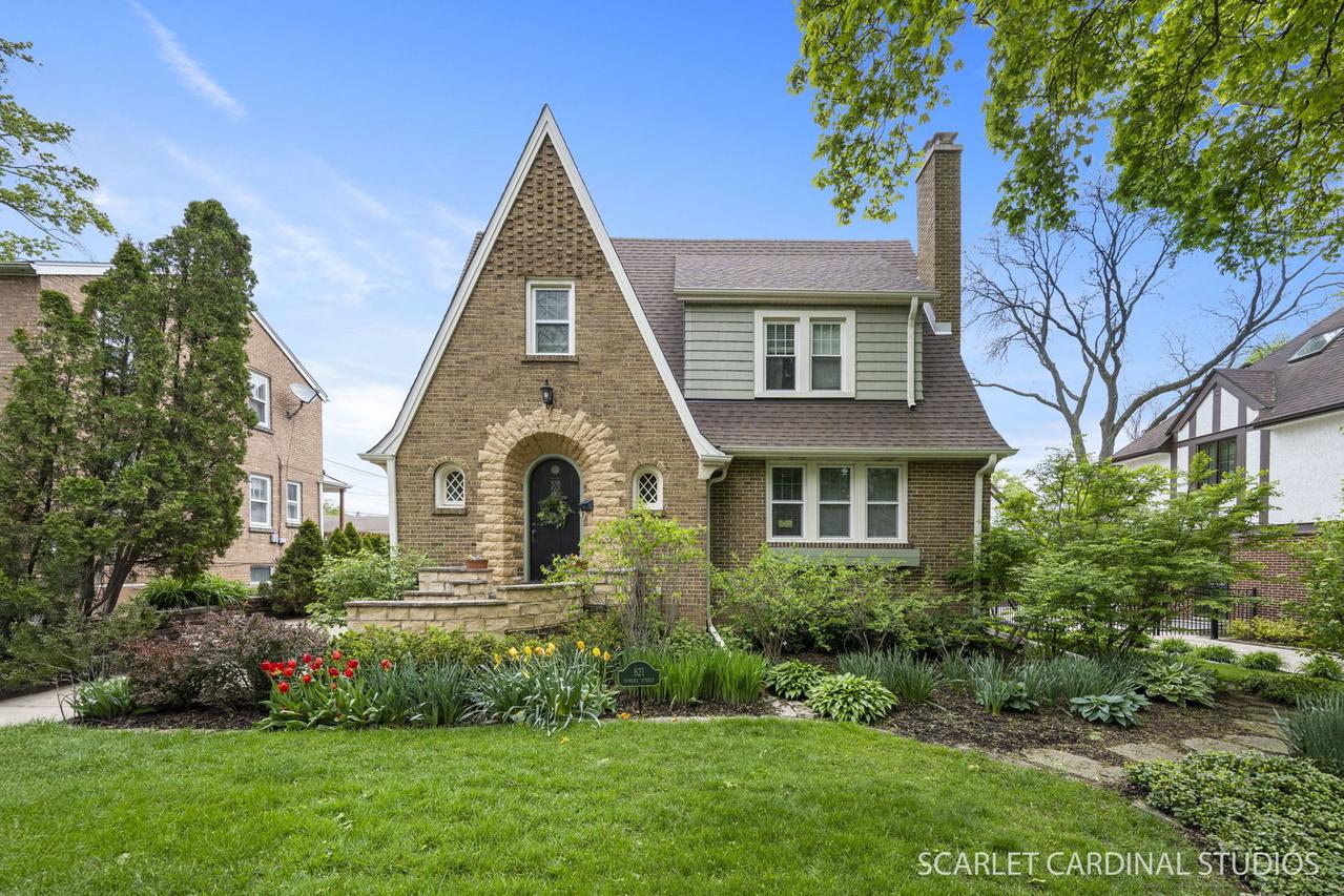 821 Howard St., Wheaton, IL 60187