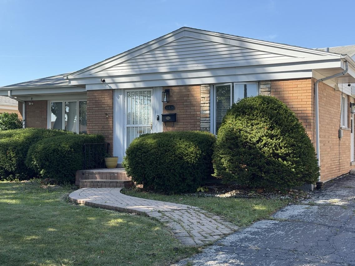 10834 Hastings St., Westchester, IL 60154
