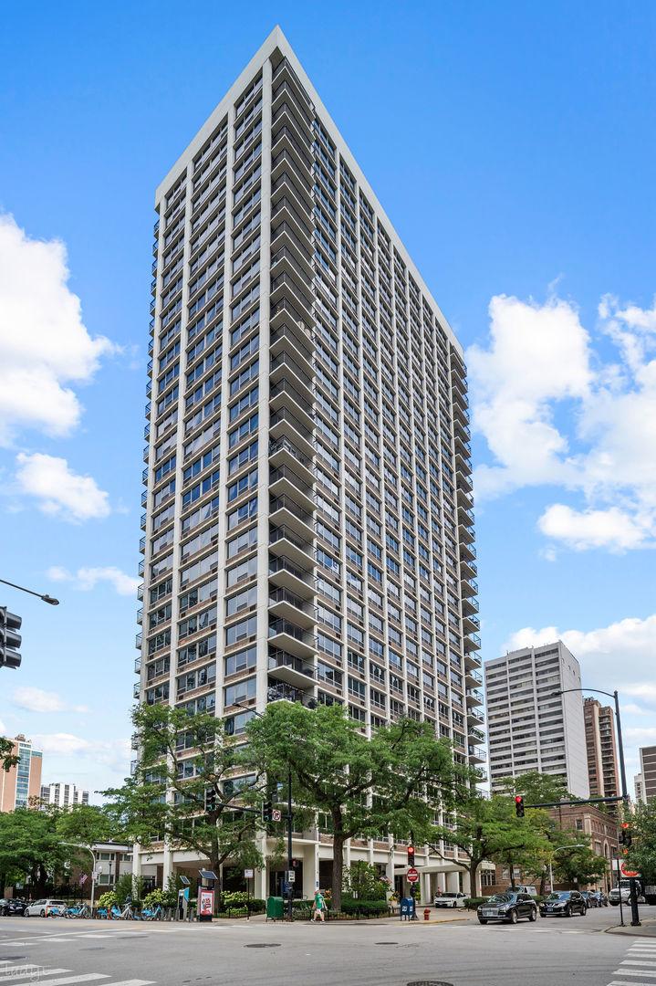 88 W Schiller St. #2808L, Chicago, IL 60610