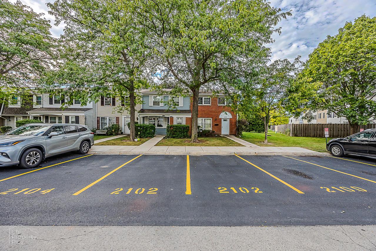 2102 Stanley Ct., Schaumburg, IL 60194