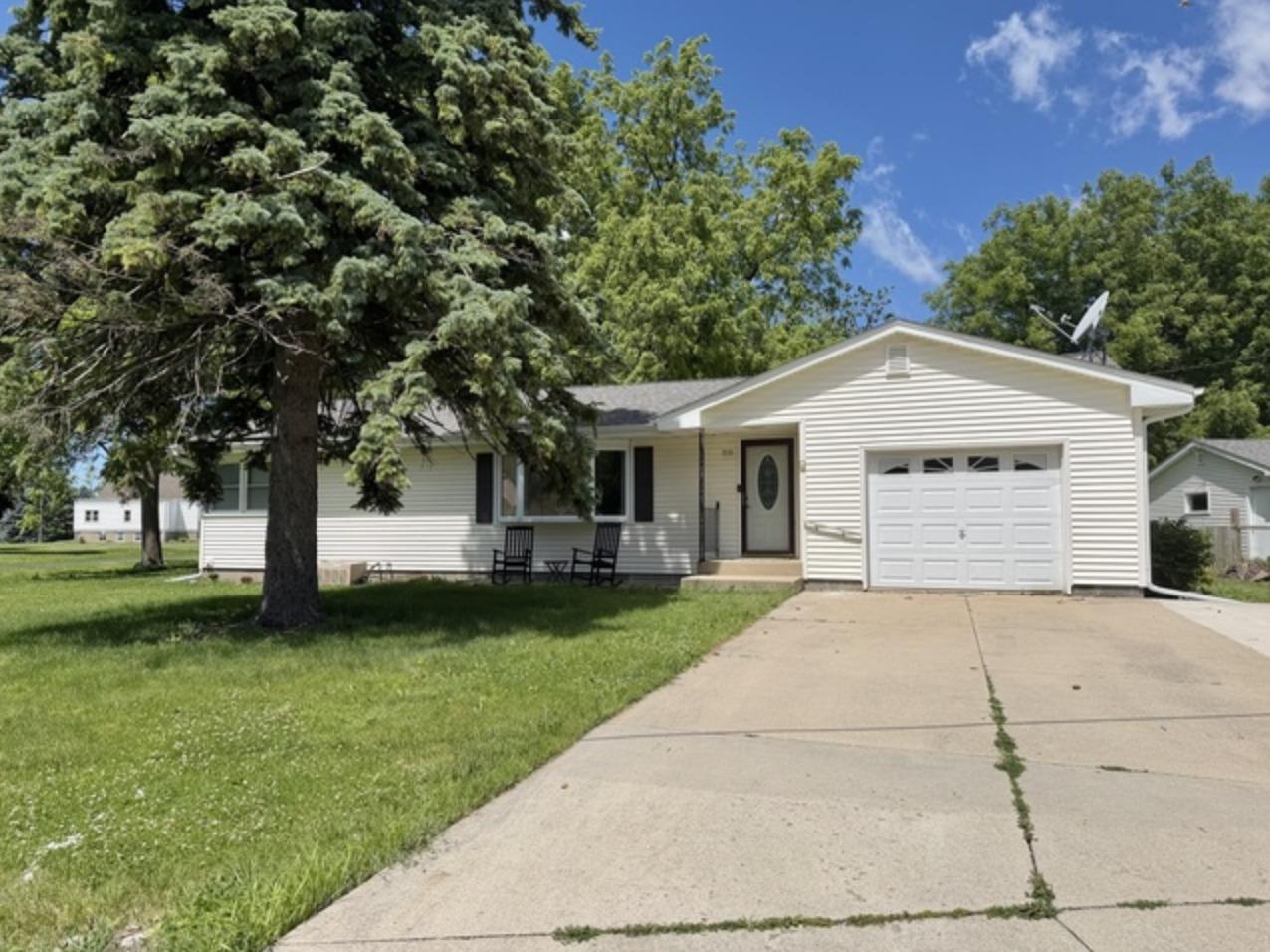 310 N 1st St., Compton, IL 61318
