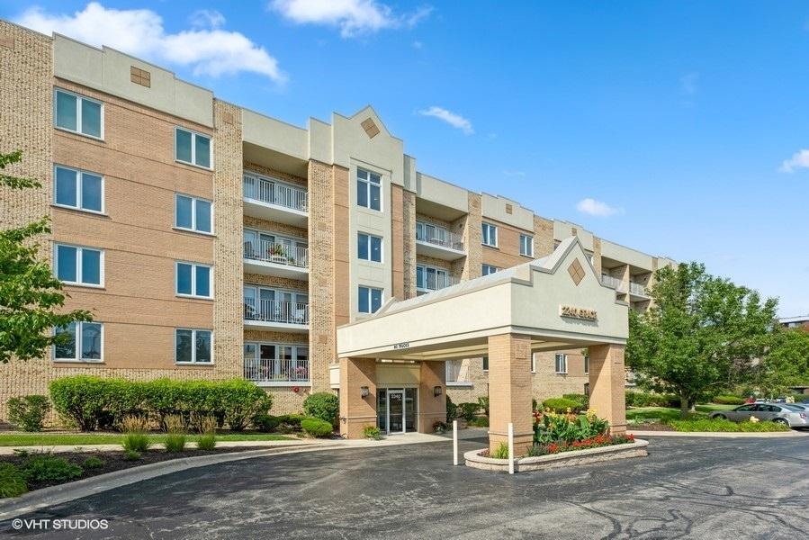 2240 S Grace St. #404, Lombard, IL 60148