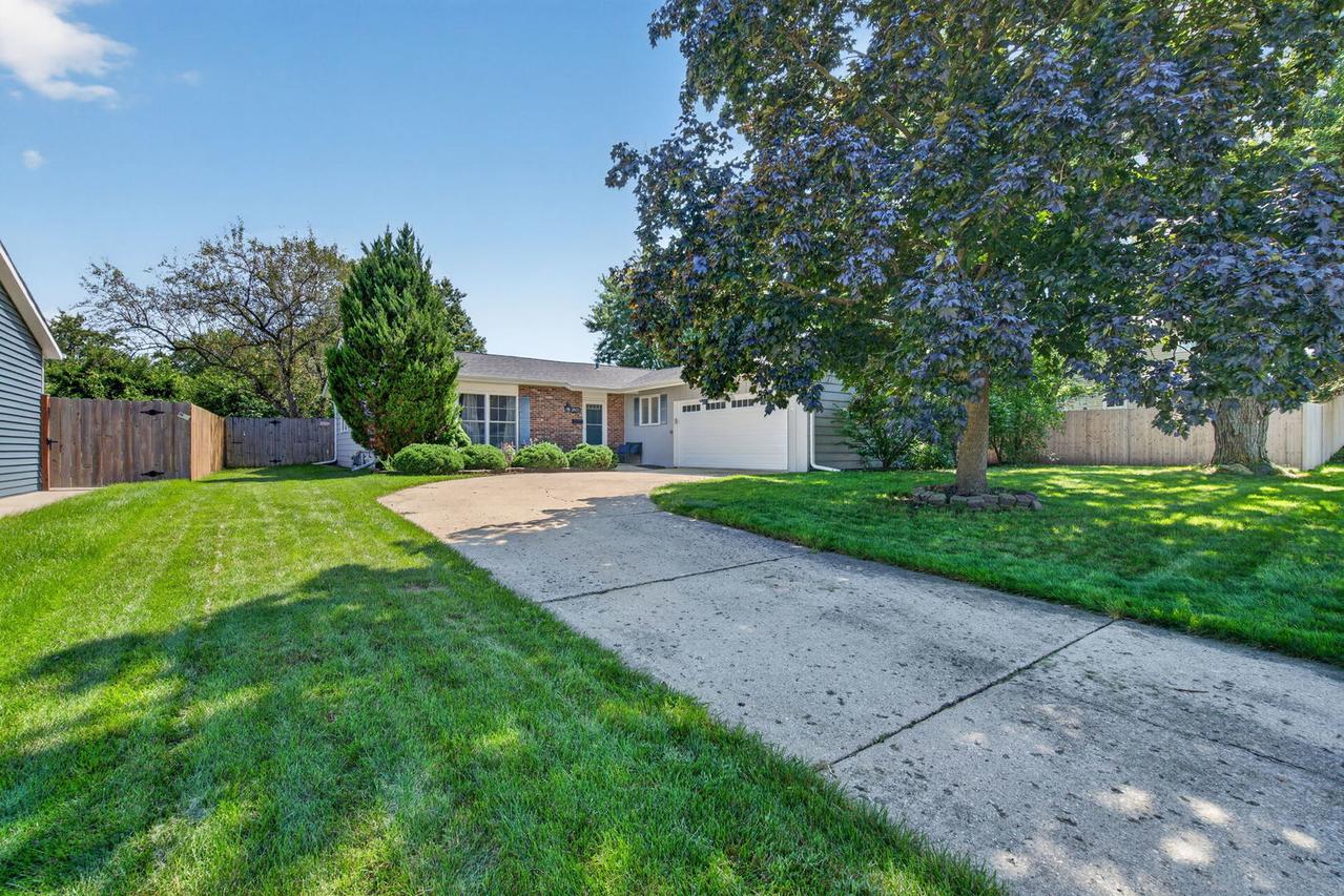 2021 Lancaster Ln., Wheaton, IL 60189