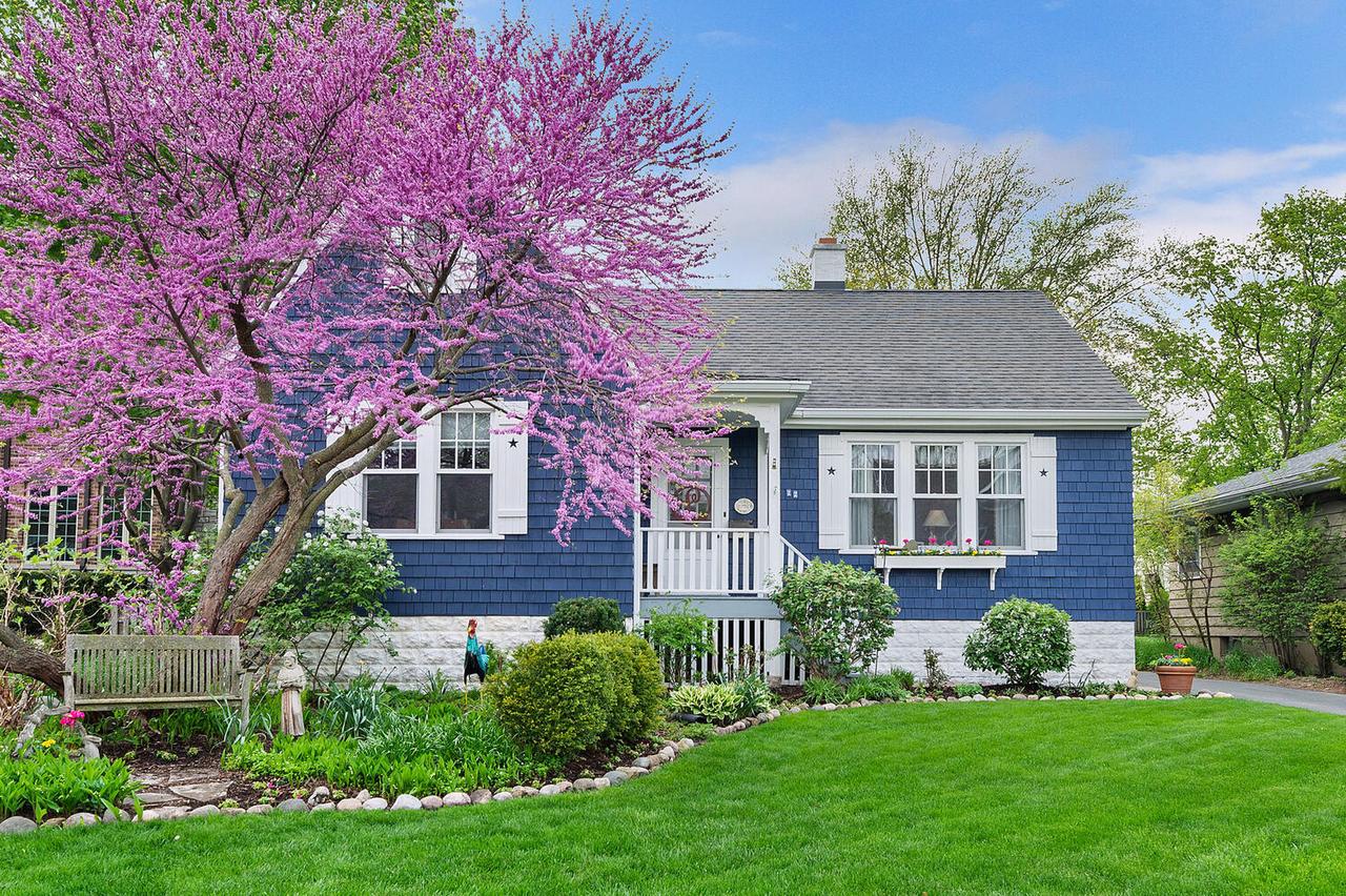 22 Arthur Ave., Clarendon Hills, IL 60514