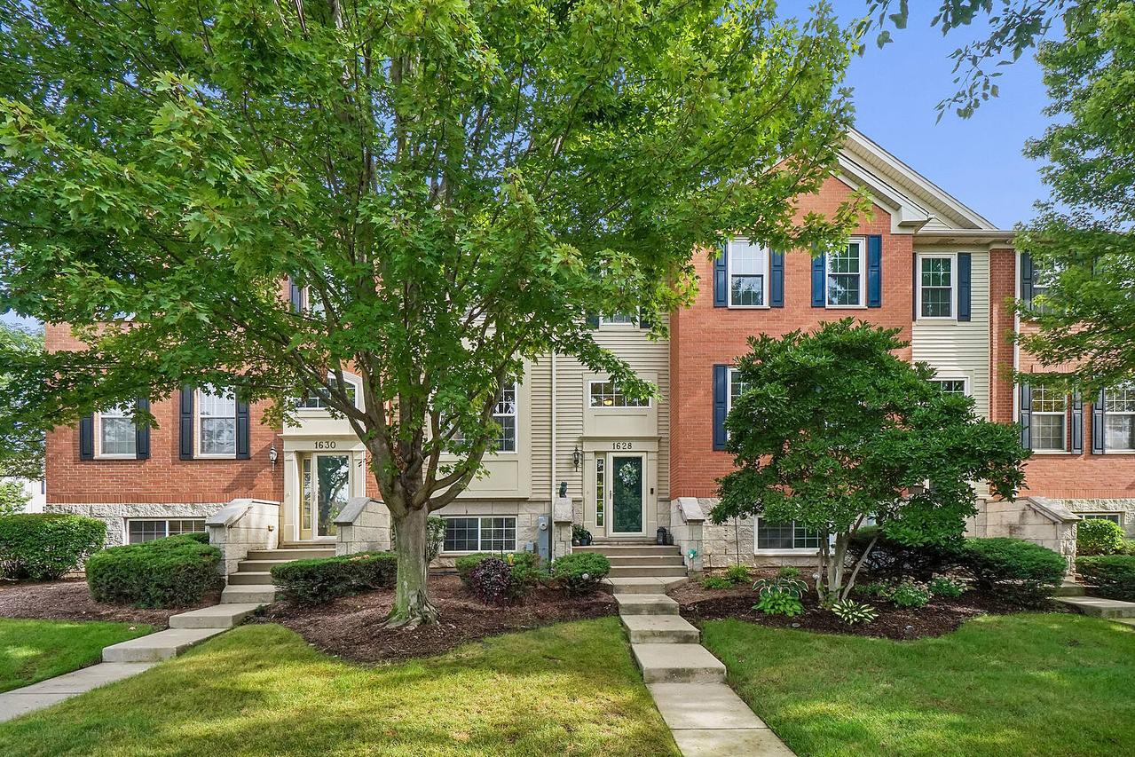 1628 Edinburgh Dr. #100-2, Bartlett, IL 60103