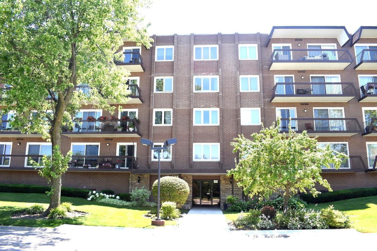 8001 W Courte Dr. #310, Niles, IL 60714