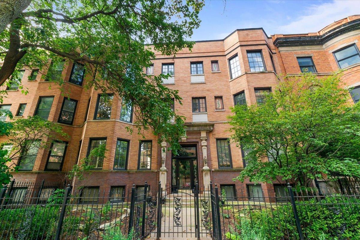 839 W Wellington Ave. #2, Chicago, IL 60657