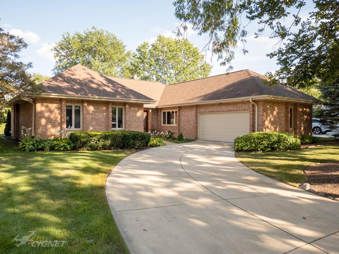 2S015 Ironwood Ln., Wheaton, IL 60189