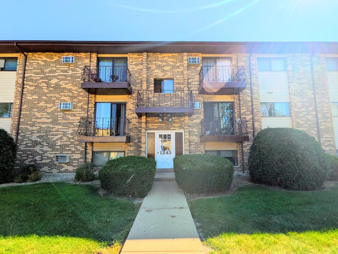 1243 Brown St. #2G, Des Plaines, IL 60016