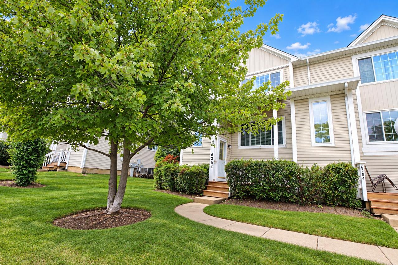 6262 Nugget Cir., Hanover Park, IL 60133