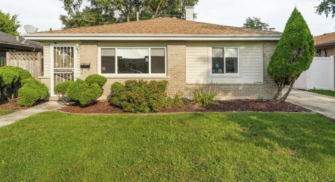 1373 Mackinaw Ave., Calumet City, IL 60409