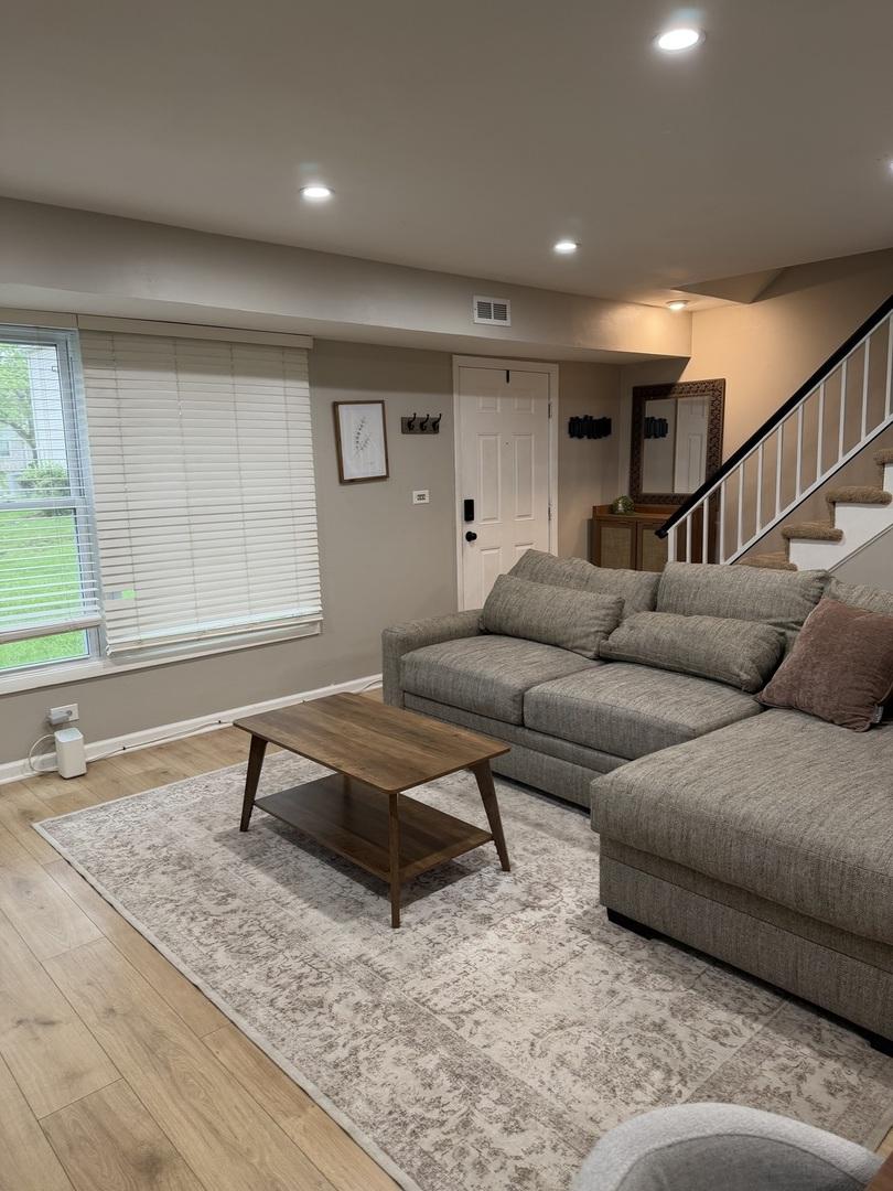 1186 E Azalea Ln. #20C, Palatine, IL 60074
