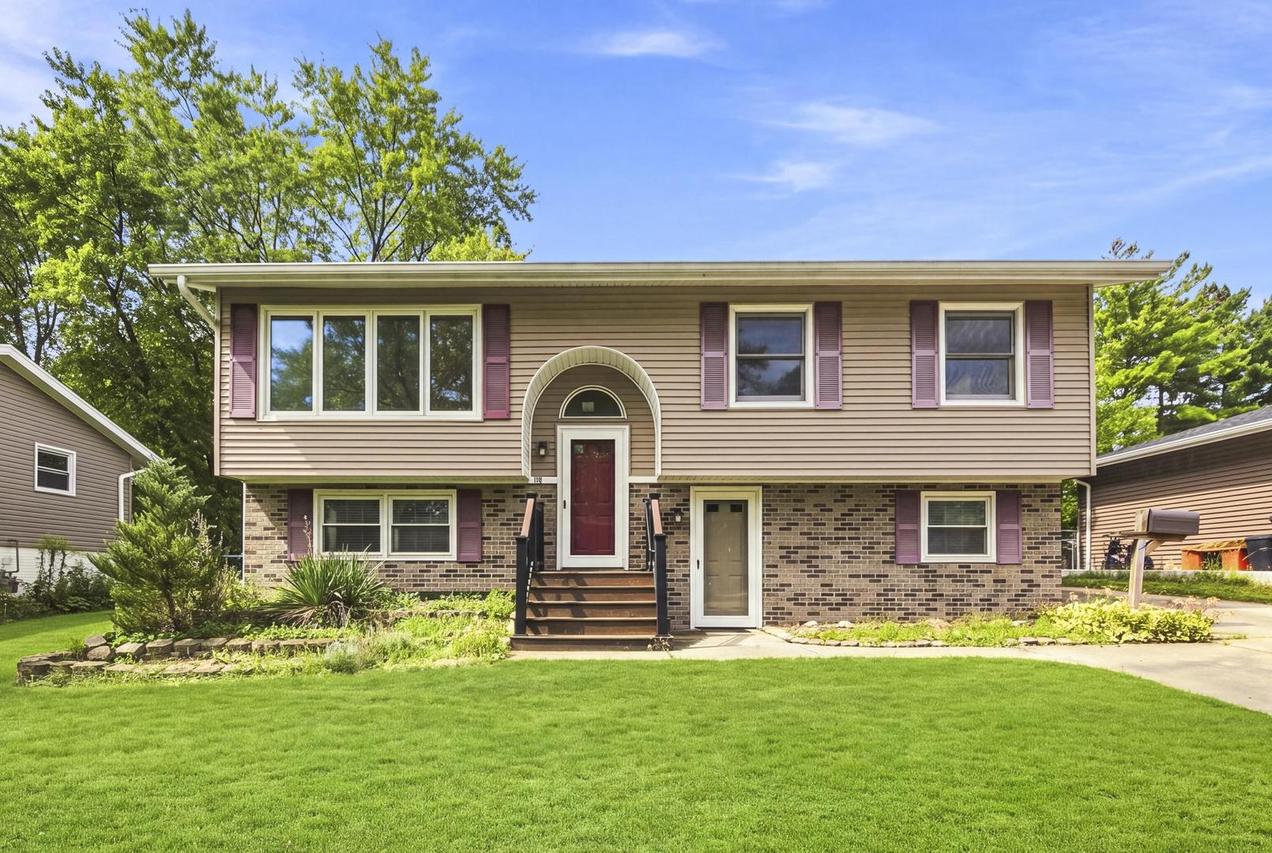 16 Joyce Ln., Streamwood, IL 60107