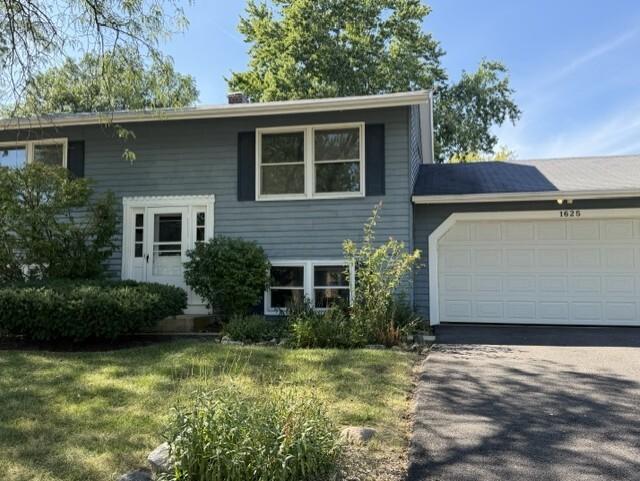 1625 Sycamore Ln., Aurora, IL 60504