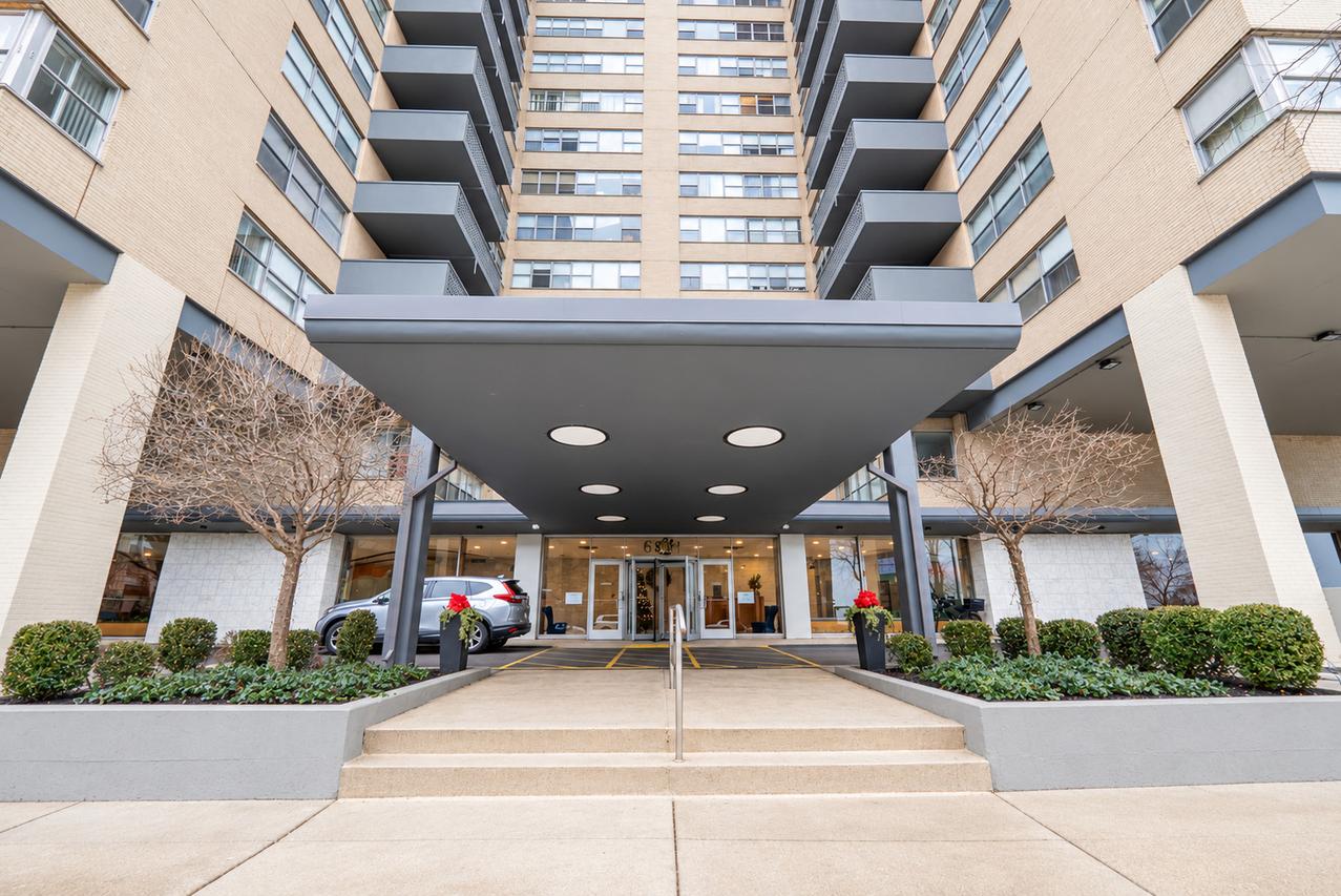 6301 N Sheridan Rd. #19N, Chicago, IL 60660