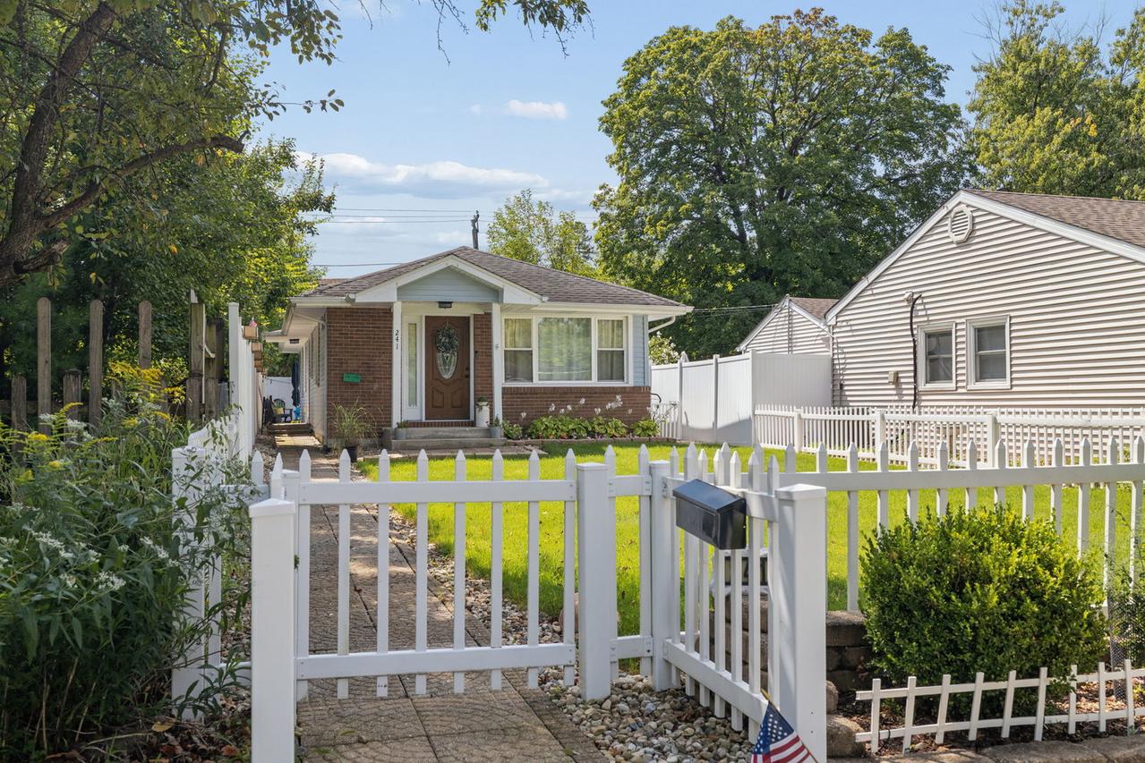241 W Quincy St., Westmont, IL 60559