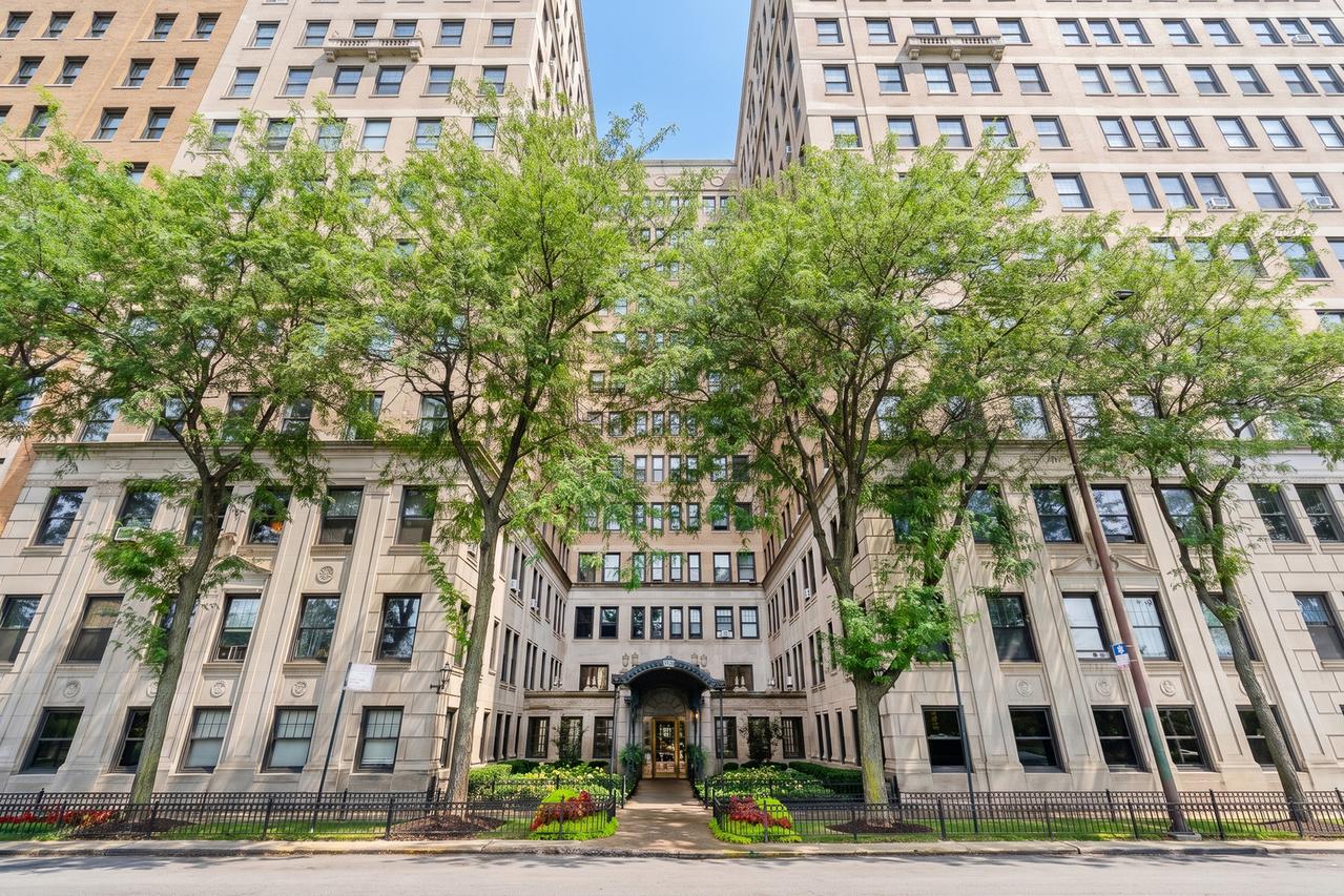 3520 N Lake Shore Dr. #7J, Chicago, IL 60657