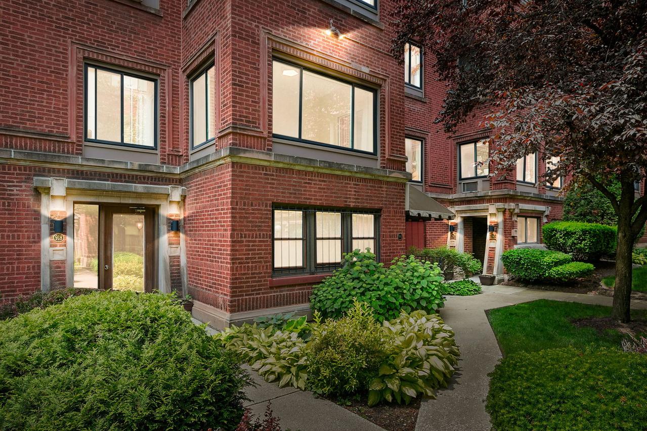 918 W Sunnyside Ave. #1B, Chicago, IL 60640
