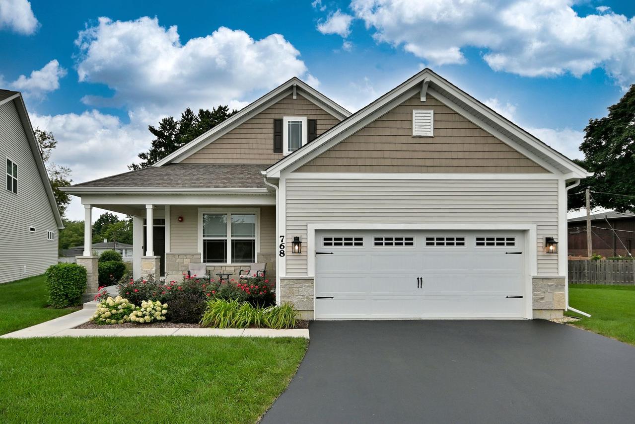 768 Eagle Ct., Addison, IL 60101