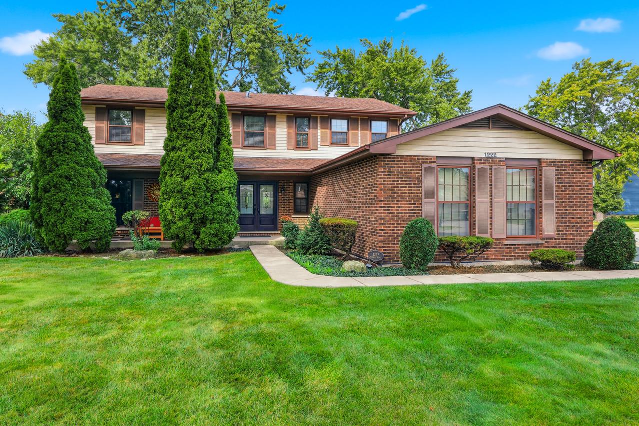 1222 Biscayne Dr., Elk Grove Village, IL 60007