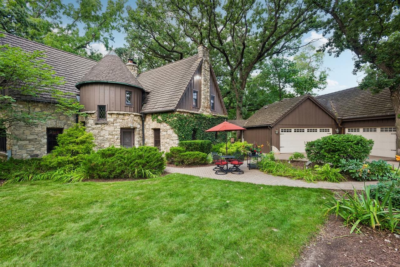 28W670 Batavia Rd., Warrenville, IL 60555