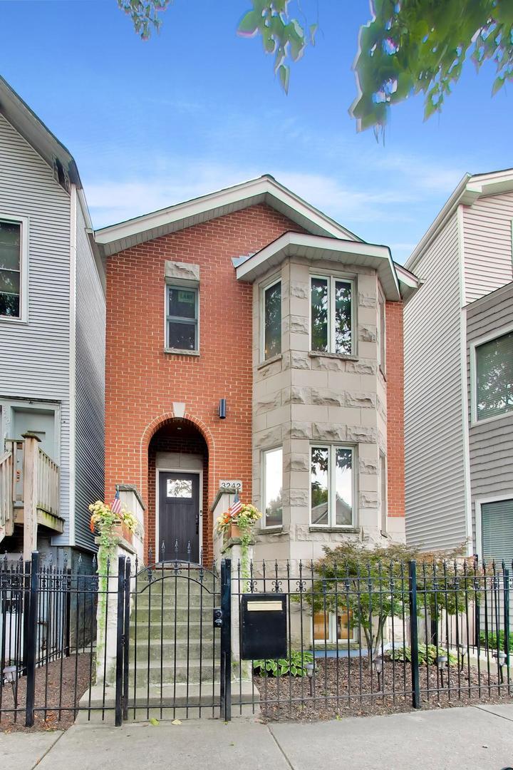 3242 N Leavitt St., Chicago, IL 60618
