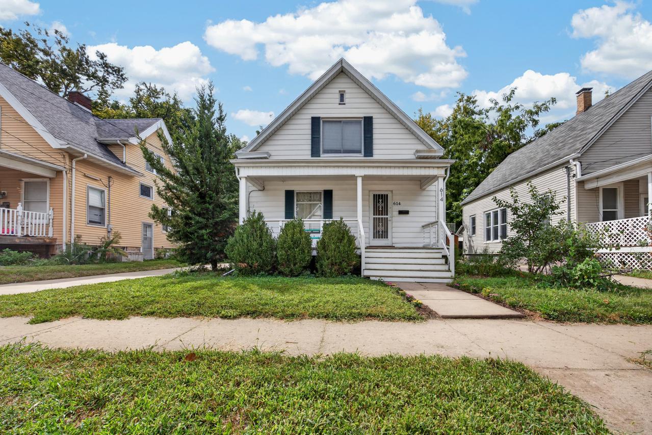 614 W Oakland Ave., Bloomington, IL 61701