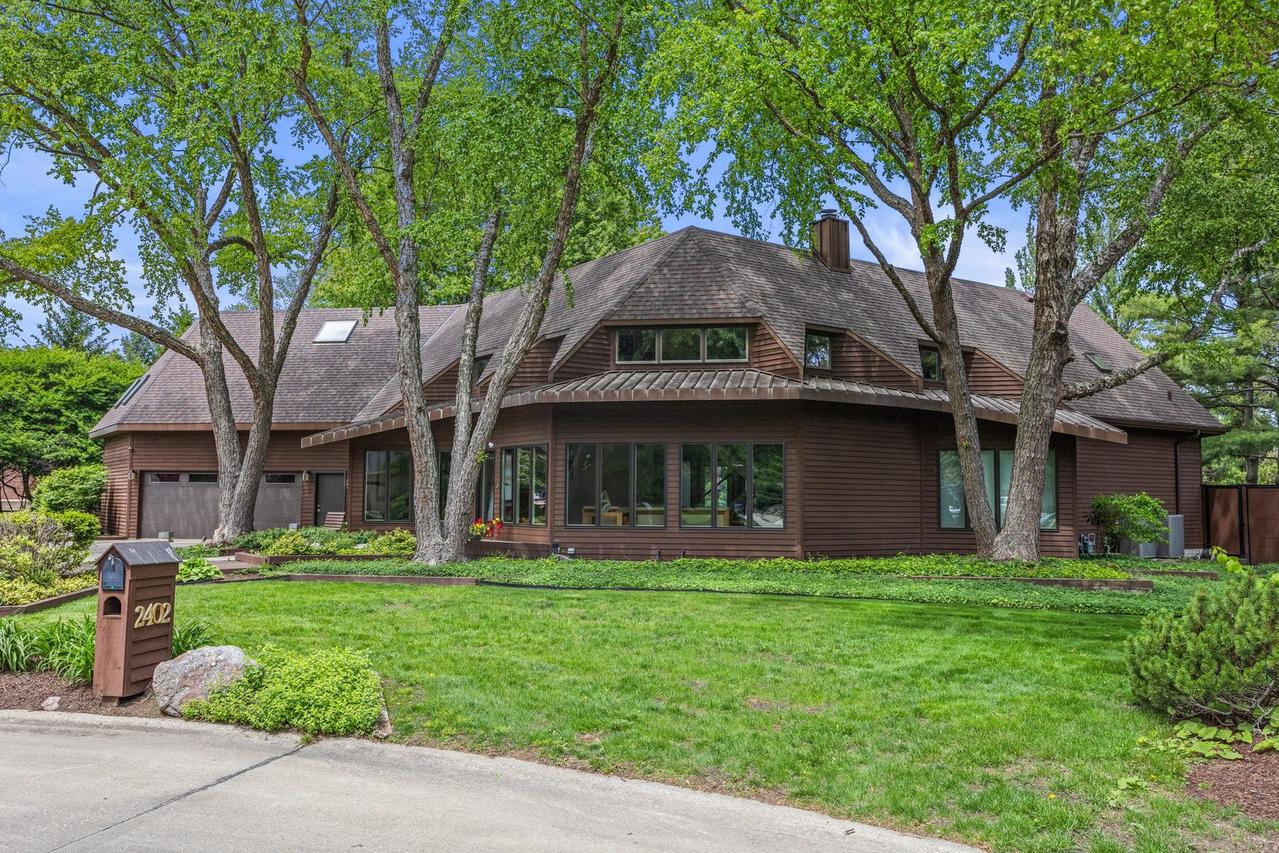 2402 N Nottingham Ct., Champaign, IL 61821