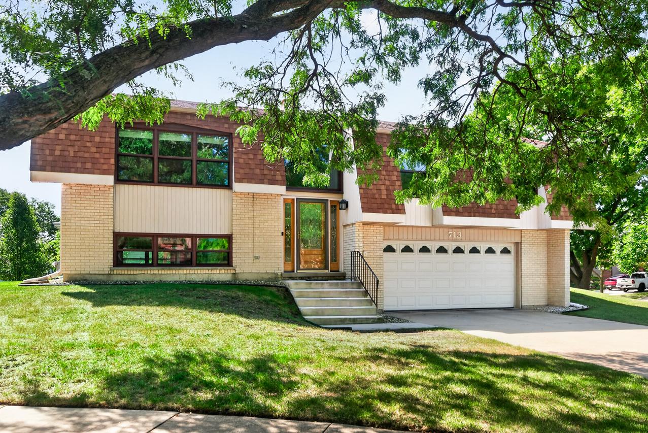 713 N Elm Cir., Itasca, IL 60143
