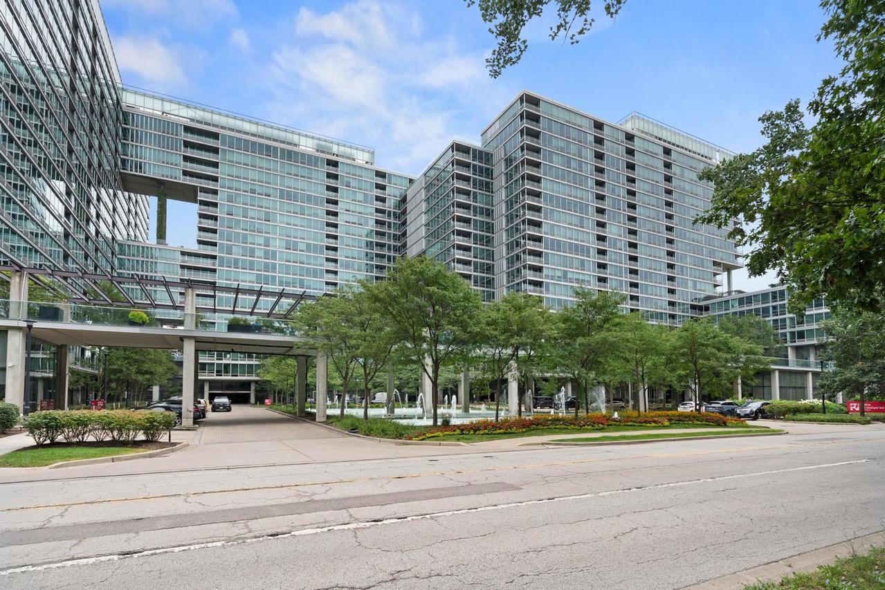 9715 Woods Dr. #1505, Skokie, IL 60077