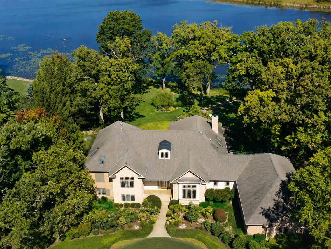 24092 W Old Oak Dr., Mundelein, IL 60060