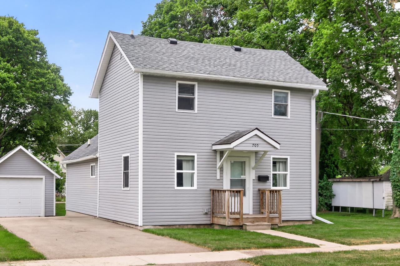 705 S 3rd St., Oregon, IL 61061