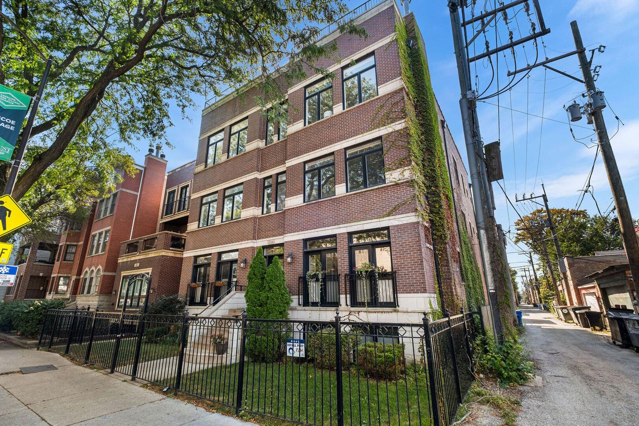 3340 N Damen Ave. #2S, Chicago, IL 60618
