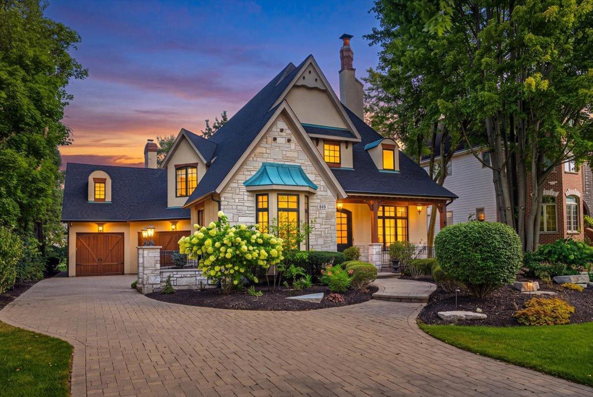 849 E Hillside Rd., Naperville, IL 60540