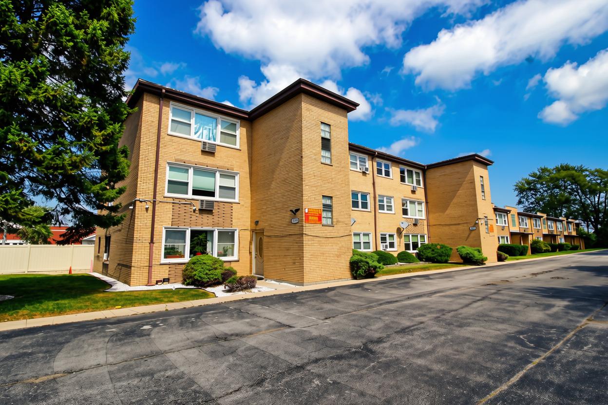10741 S Pulaski Rd. #2C, Chicago, IL 60655