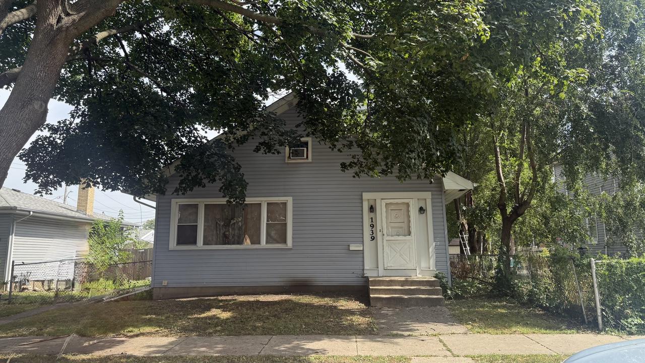 1939 Pine St., Des Plaines, IL 60018
