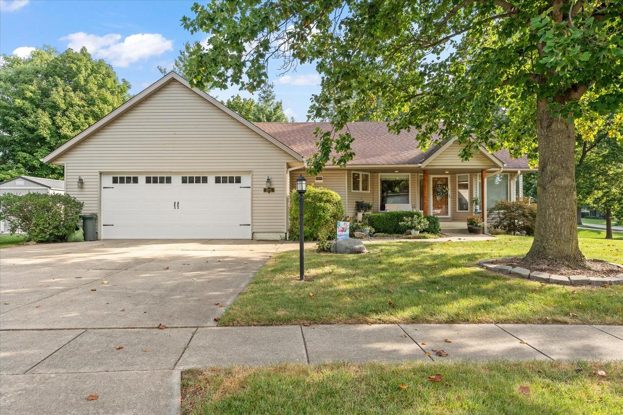 2000 Spruce Ln., Monticello, IL 61856