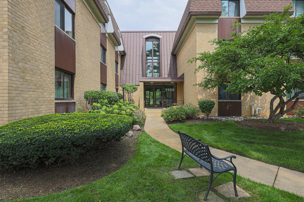 1105 N Mill St. #219, Naperville, IL 60563