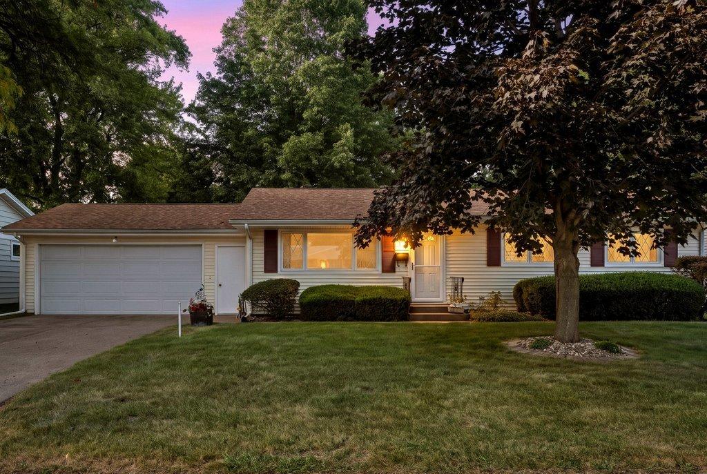 543 40th Ave., East Moline, IL 61244