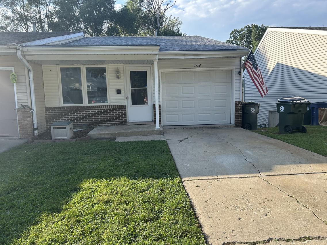 1116 Stratford Ln., Algonquin, IL 60102