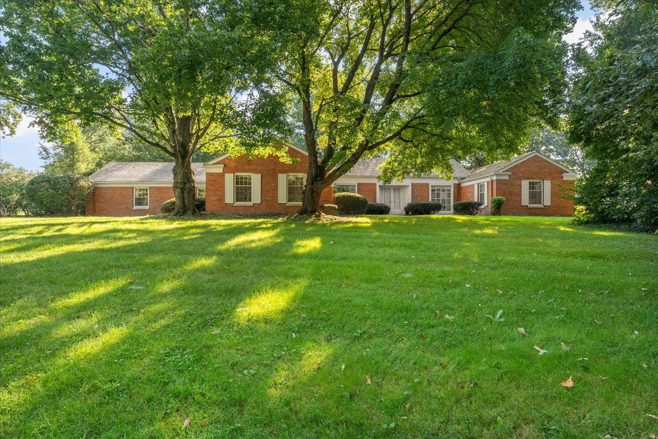 1110 Country Ln., Champaign, IL 61821