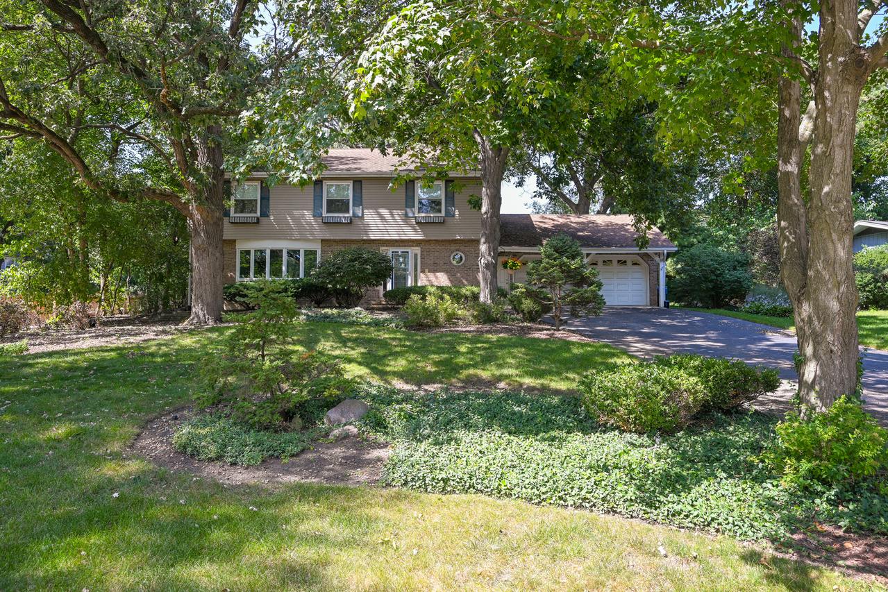 26W530 Prairie Ave., Winfield, IL 60190