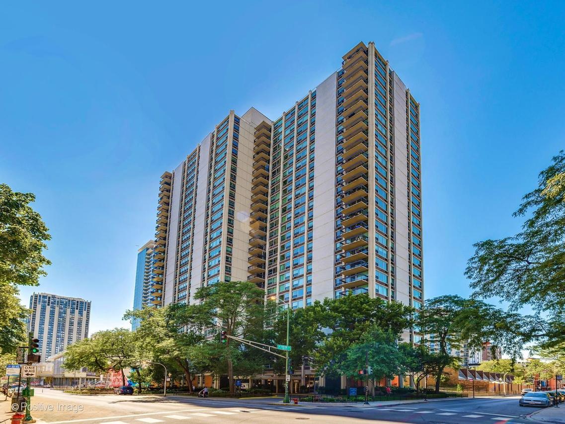 1255 N Sandburg Ter. #1411, Chicago, IL 60610