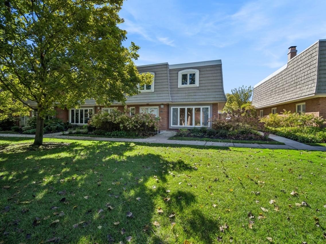 1466 Concorde Cir., Highland Park, IL 60035