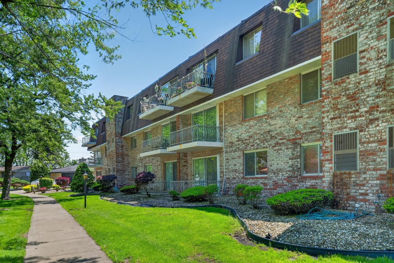 3235 S Manor Dr. #104, Lansing, IL 60438