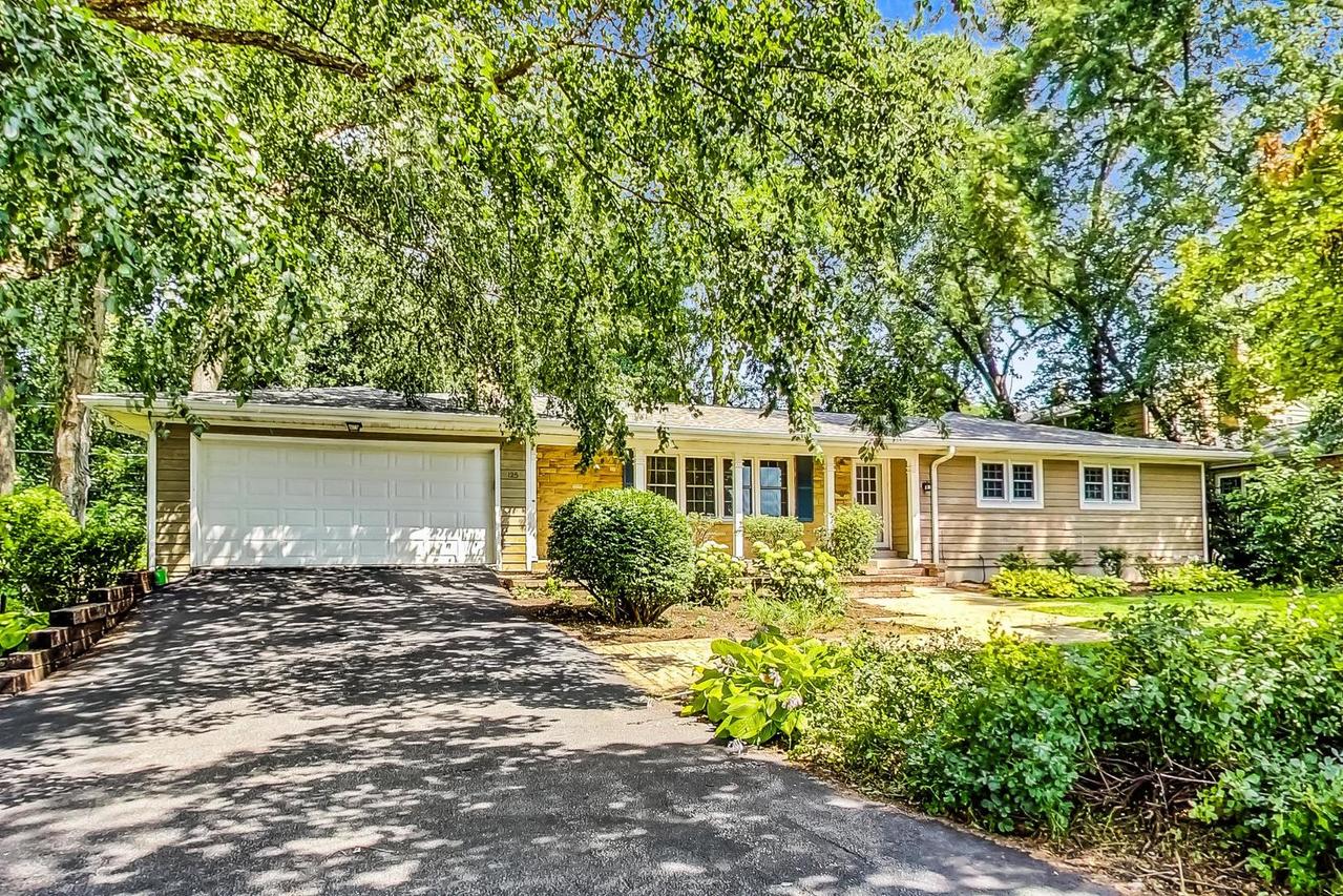 125 N Prospect Ave., Clarendon Hills, IL 60514