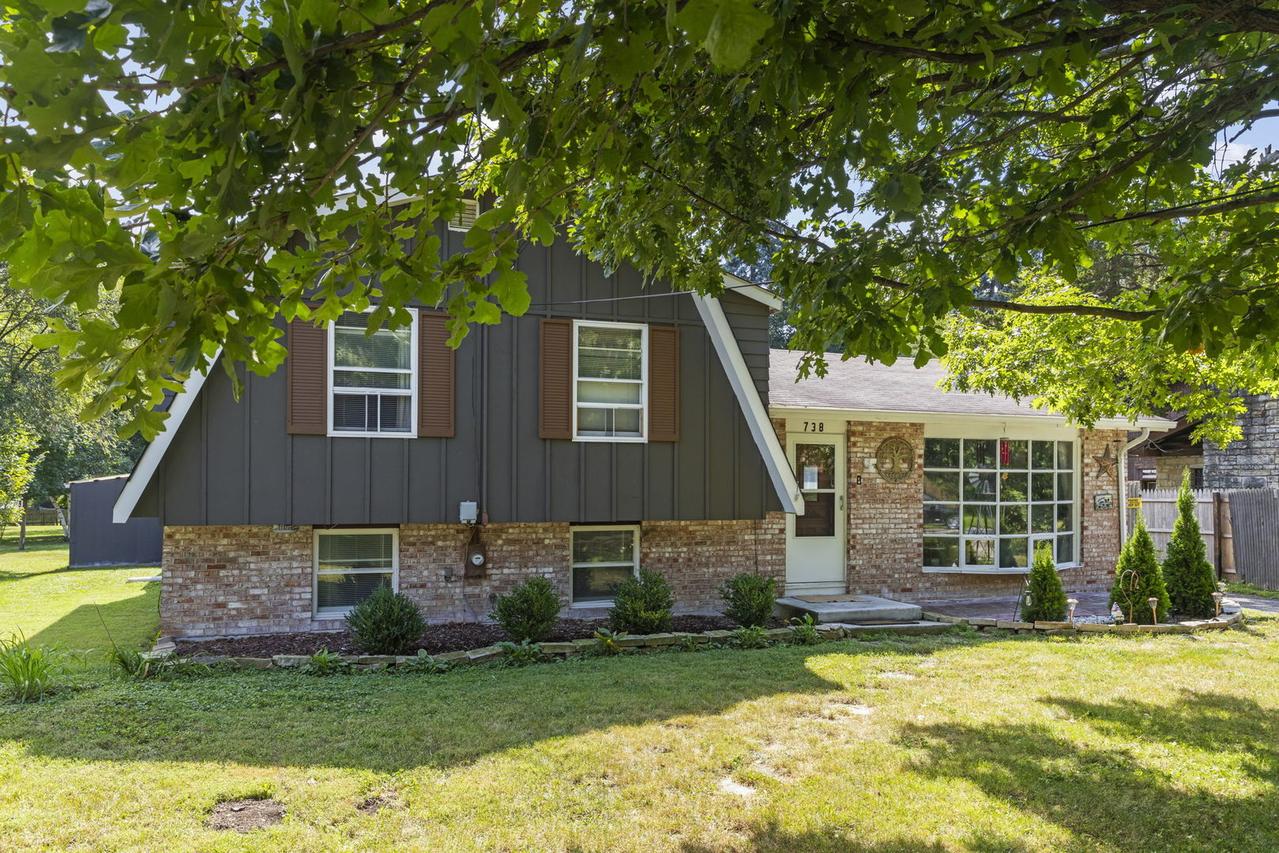 738 Church St., Batavia, IL 60510