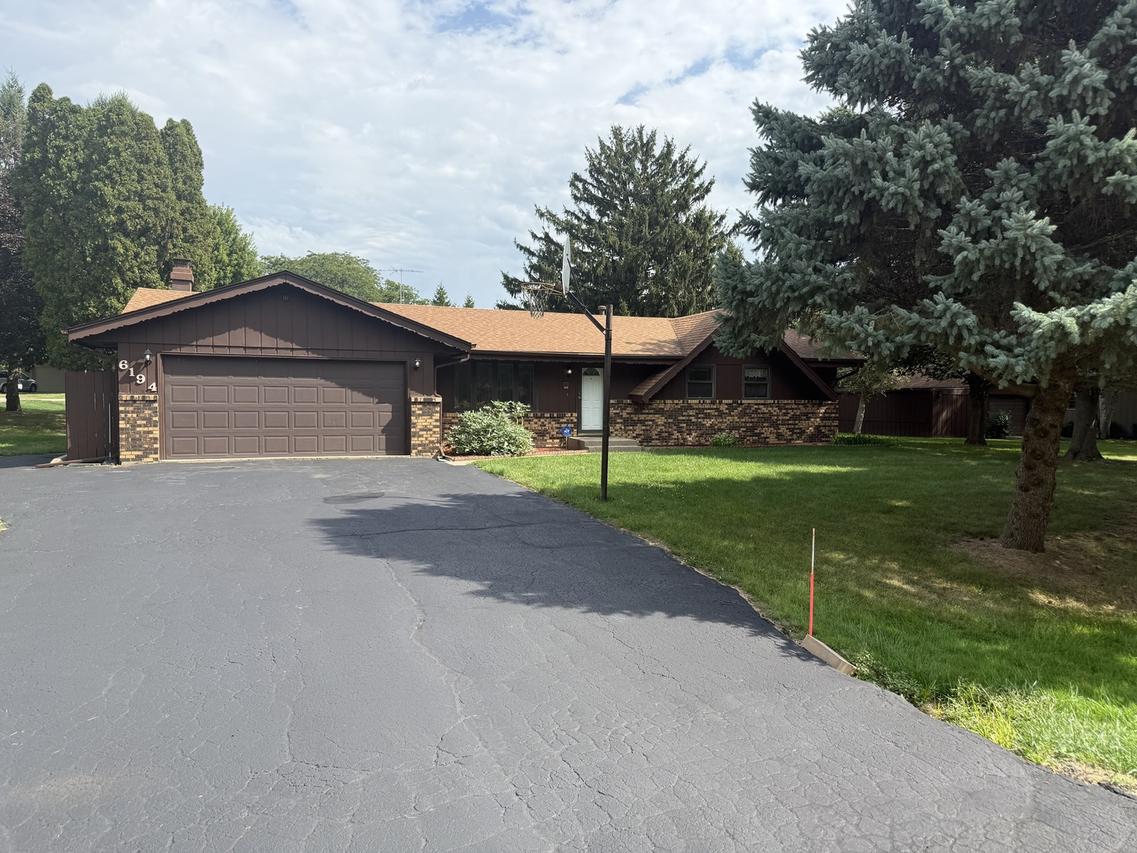 6194 Abington Dr., Rockford, IL 61109